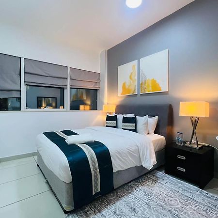 Private Rooms In 3 Bedroom Apartment Skynest Homes Marina Pinnacle Дубай Экстерьер фото